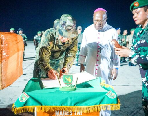 Penghormatan Terakhir bagi Pilot PT AMA, Pangkogabwilhan III Kawal Penyerahan Jenazah di Lanud Silas Papare