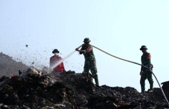 BNPB: Pemadaman Kebakaran di TPA Jatiwaringin Capai 100 Persen