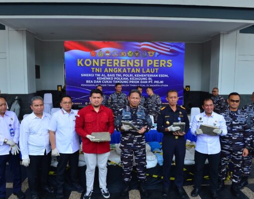Tim Gabungan TNI AL Gagalkan Penyeludupan Pasir dan Balok Timah Ilegal Miliaran Rupiah