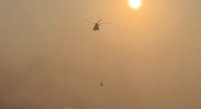 Helikopter water bombing