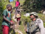 Patroli Dialogis Ops Damai Cartenz Warnai Aktivitas Warga di Distrik Sinak