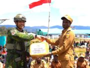 Tembus Medan Ekstrem, Koops TNI Habema Salurkan 2 Ton Bantuan Kemanusiaan ke Tiga Distrik di Kabupaten Puncak