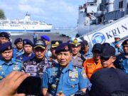 KRI NALA-363 Milik TNI AL Sandar di Koarmada II Bawa 32 Korban Kebakaran KM Mutiara Sentosa II, 30 Selamat Dua Meninggal
