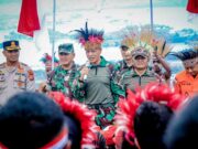 Sang Merah Putih Terbesar Indonesia Berkibar di Puncak Gunung Cycloop Sentani