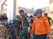 Tim Gabungan Evakuasi Korban Dampak Gempa NTT di Pelabuhan L. Say Maumare