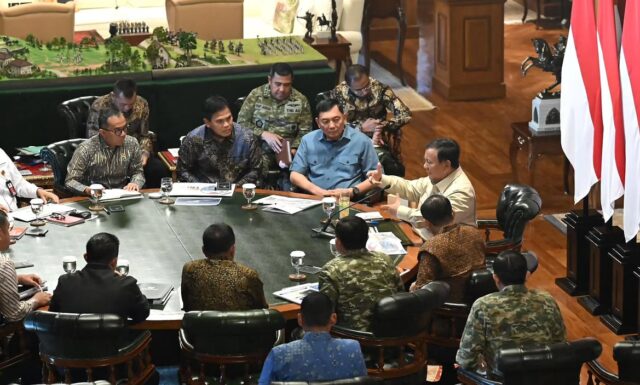 Sore hingga malam hari ini, Presiden Prabowo Subianto menerima Panglima TNI dan para Kepala Sta.heic
