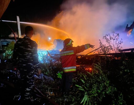 Kapal Nelayan Terbakar di Kawasan Lampulo Banda Aceh