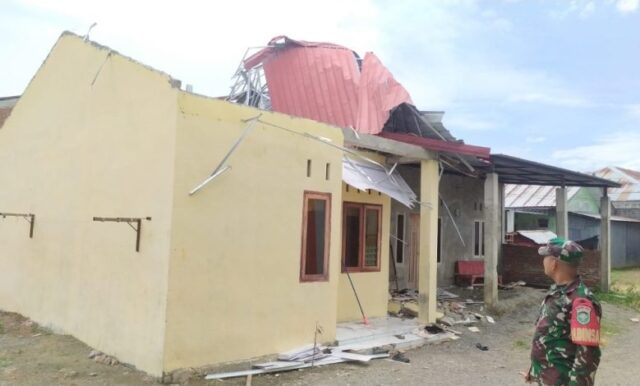 rumah-rusak-diterjang-angin-1-780x470