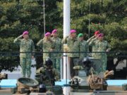 Perkuat kemampuan Operasi Amfibi, Menhan Sjafrie serahkan 12 Unit Ranpur AAV M-35 kepada TNI AL