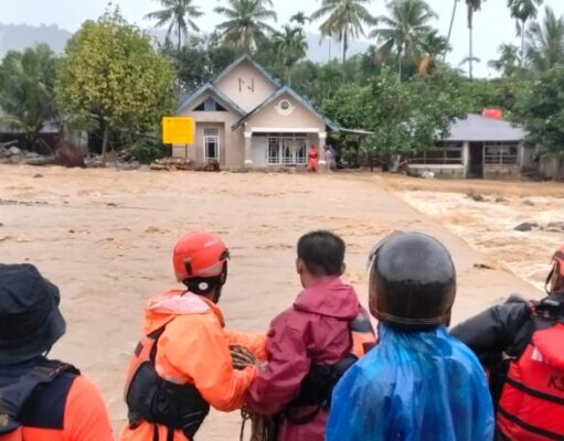 Government Moves Quickly to Handle Padang Flooding, Hundreds of Residents Evacuated and Aid Distributed