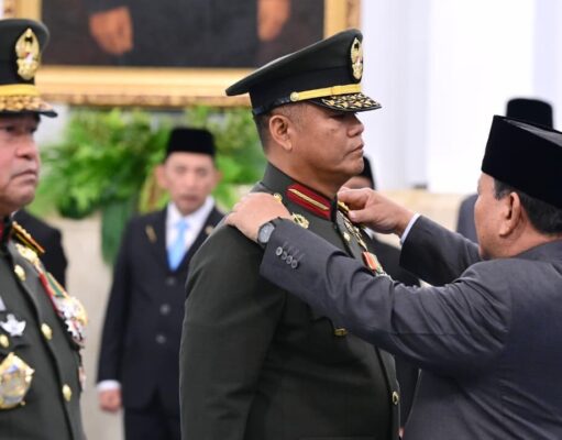 Presiden Prabowo Lantik Jenderal Tandyo Budi Revita sebagai KSAD di Istana Negara